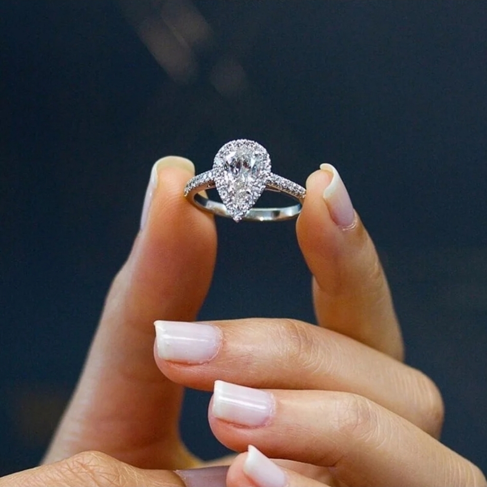 Water Drop Pear Cut Engagement Ring - Picture 3 of 4